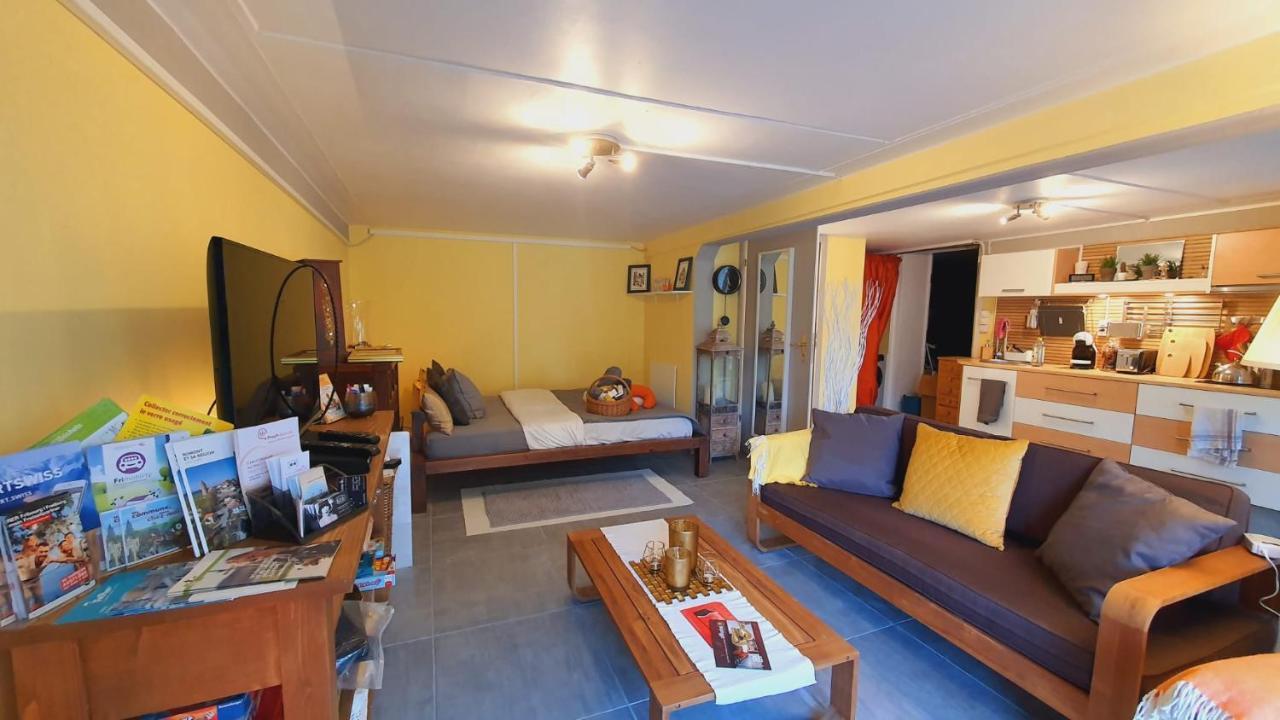 Ravissant Studio neuf, entièrement equipé, fonctionnel de 40 m2 avec entrée indépendante dans la campagne campagnes Massonnens Esterno foto